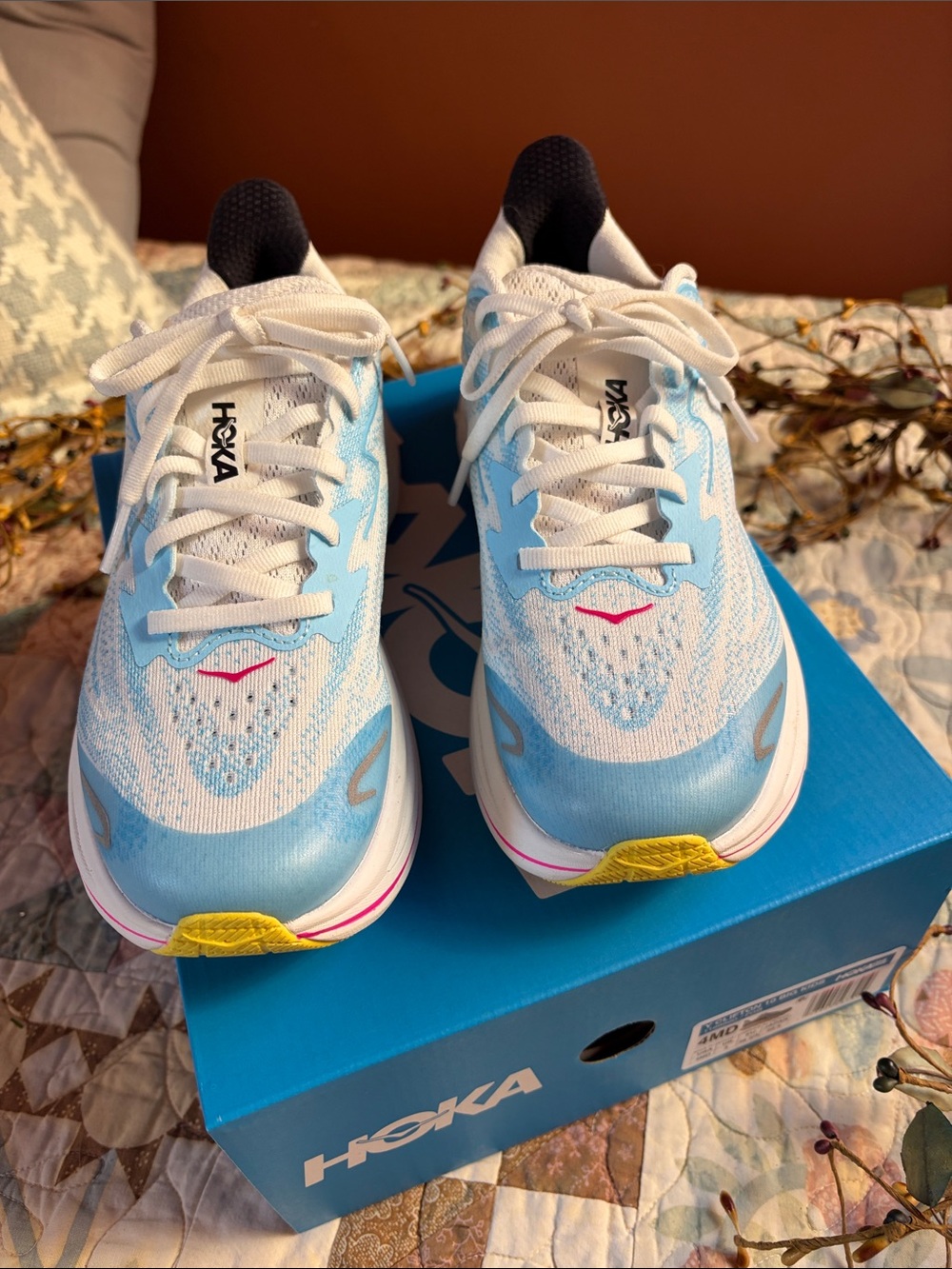 HOKA Clifton 10 Running Shoes
Big kid 4/Women 6